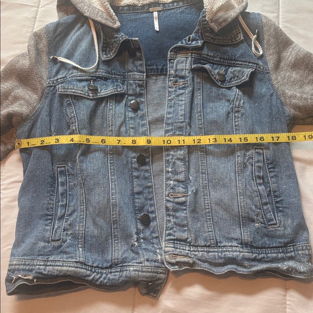 Free People Light Blue Denim Jacket with removable Gray Knit Hood size M - Picture 6 of 7